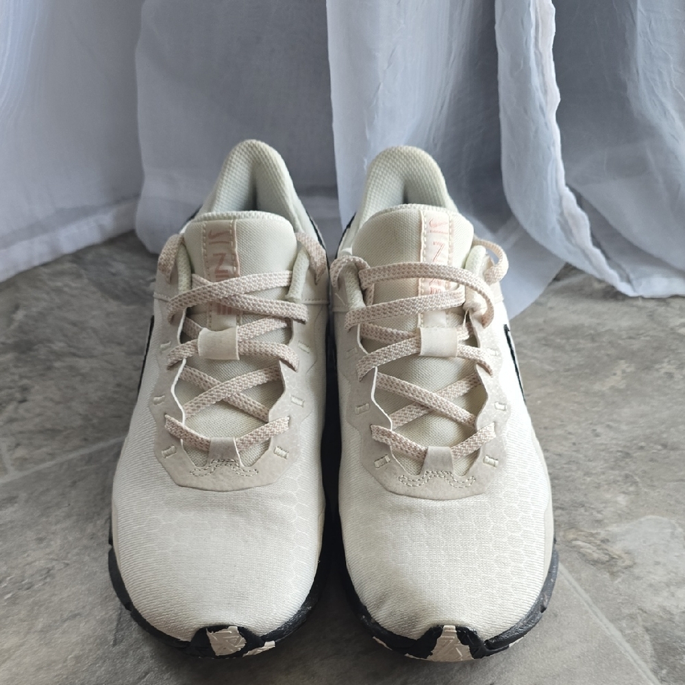 Nike Women's Legend Essential 2 Premium trainers